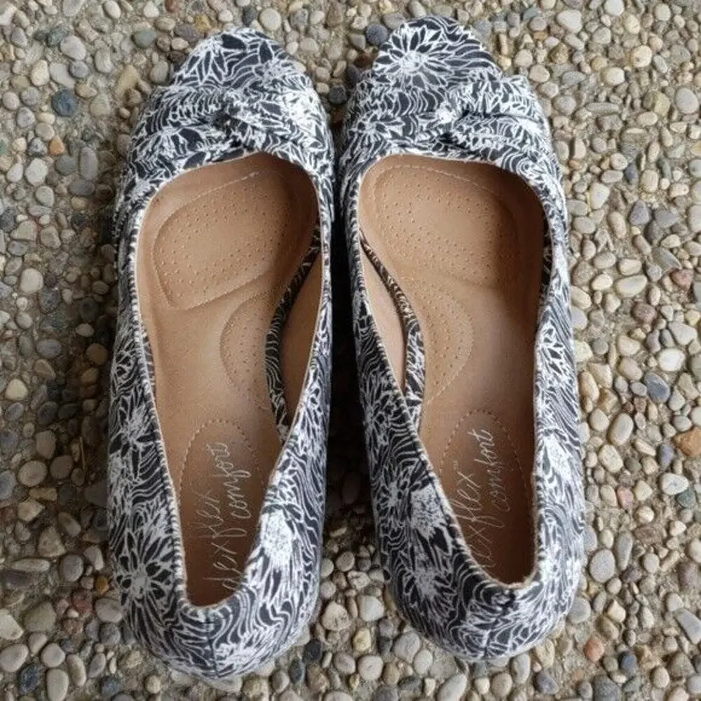 DexFlex Comfort by Dexter Black & White Floral Open Toe Wedges - Size 8.5